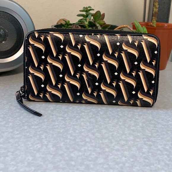 Simply Vera Vera Wang Zip Around Wallet - Picture 1 of 10